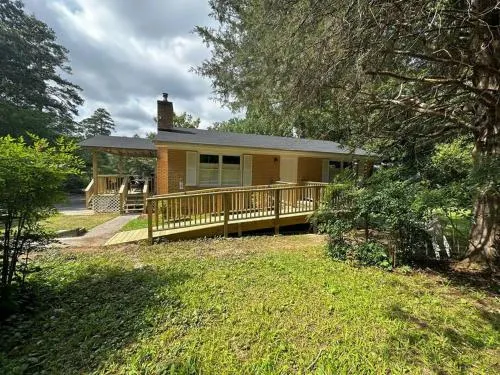 Babcia's Lake House - Image 1
