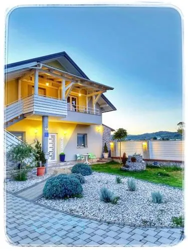 Holiday Home Green Gold - Image 1