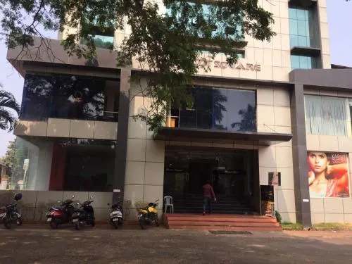 Mascot Paradise City Hotel - Image 1