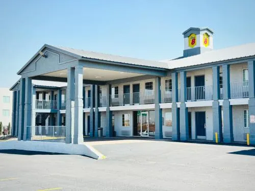 Super 8 Van Horn - Image 1