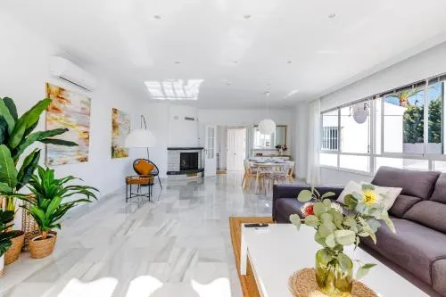 A&N Rivera Casa Blanca - Image 1