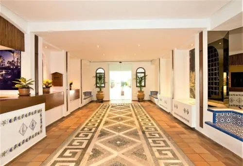 Beachfront Apt - Image 1