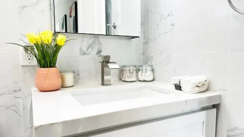 Private, Charming 2BR/2.5BA House with Outdoor Patio - Image 1