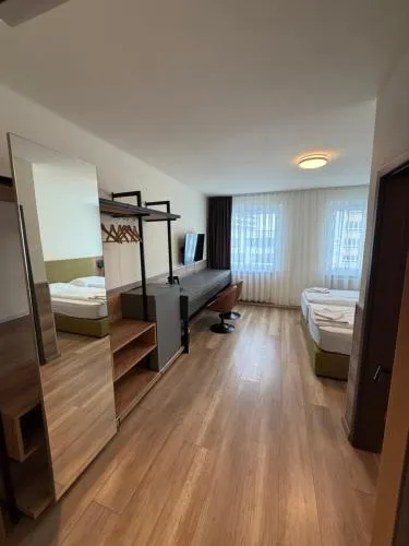 Turm Inn 24H Self Check In By H&H Hotels - Image 1