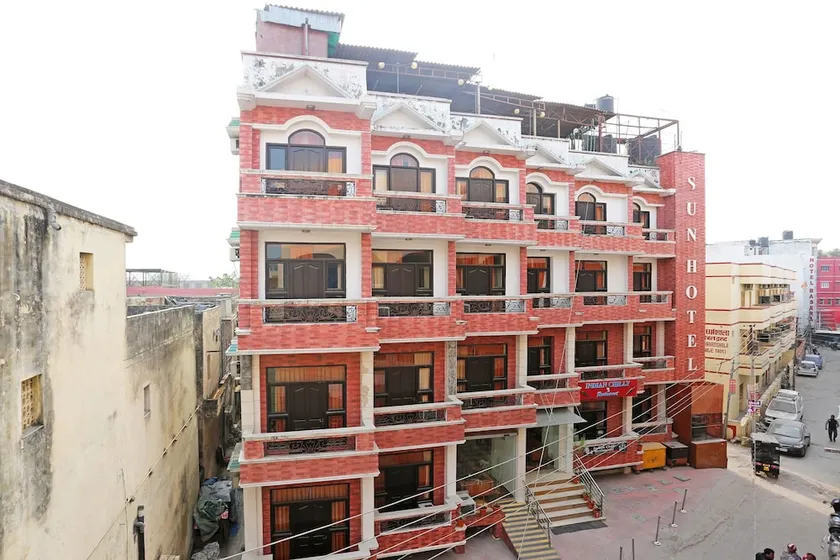 Sun Hotel - Image 1