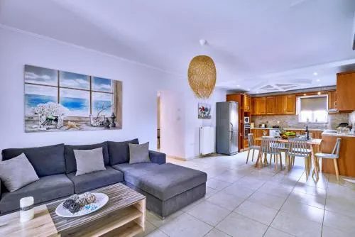 Sunny Luxury Apartment - Image 1