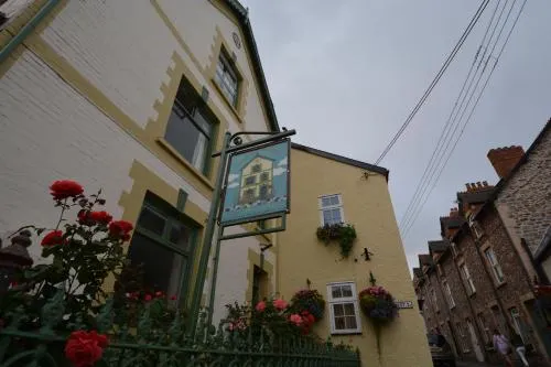 Severn House - Image 1
