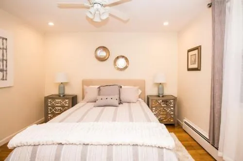 Sunny spacious 2 bed plus den MBTA mins to Boston - Image 1