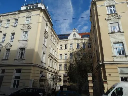 Altbau-Garconniere Schulgasse - Image 1