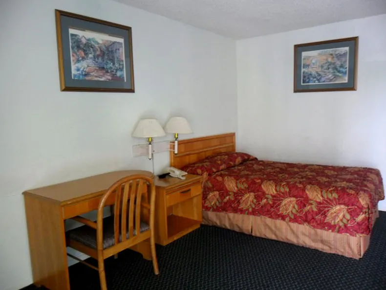 Hotel Preet Northwest - Image 1