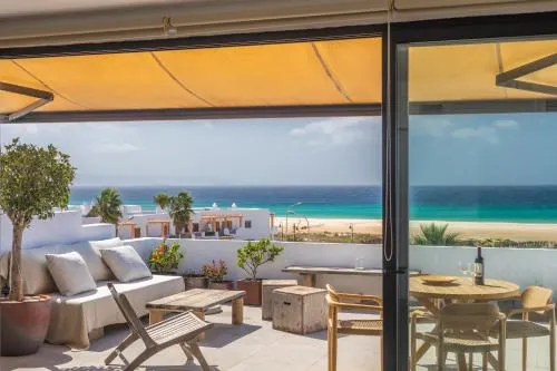 Los Lances Beach Apartments - Image 1