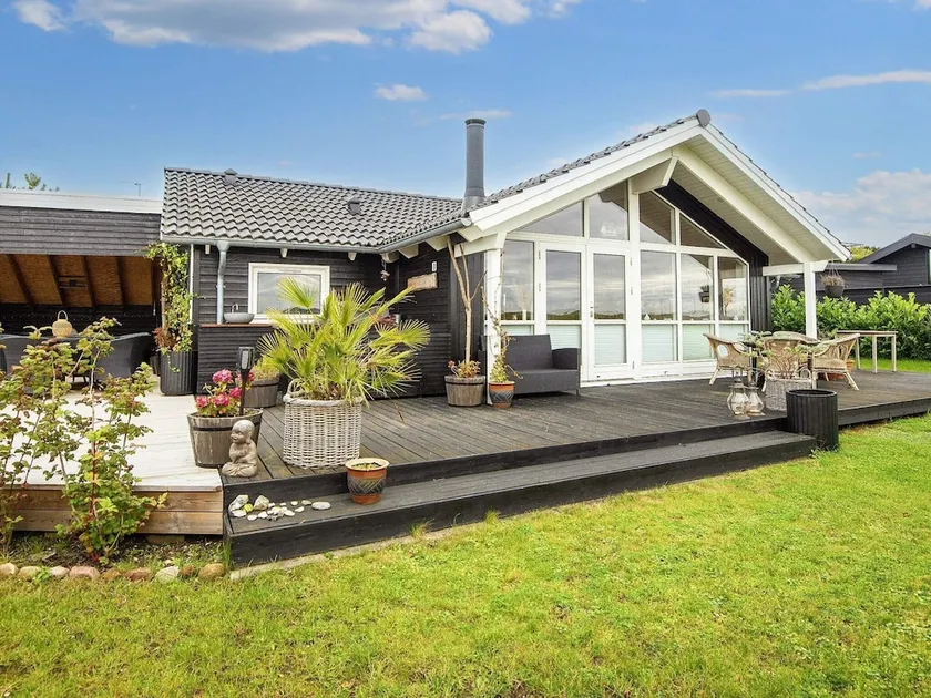 6 Person Holiday Home in Ronde - Image 1