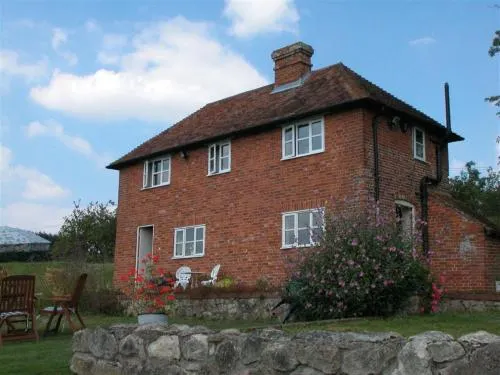 Orchard Cottage - Three Bedroom House, Sleeps 4 - Image 1
