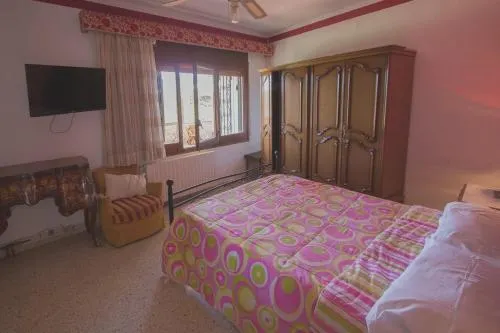 10 bedrooms villa with private pool jacuzzi and enclosed garden at Sils - Image 1