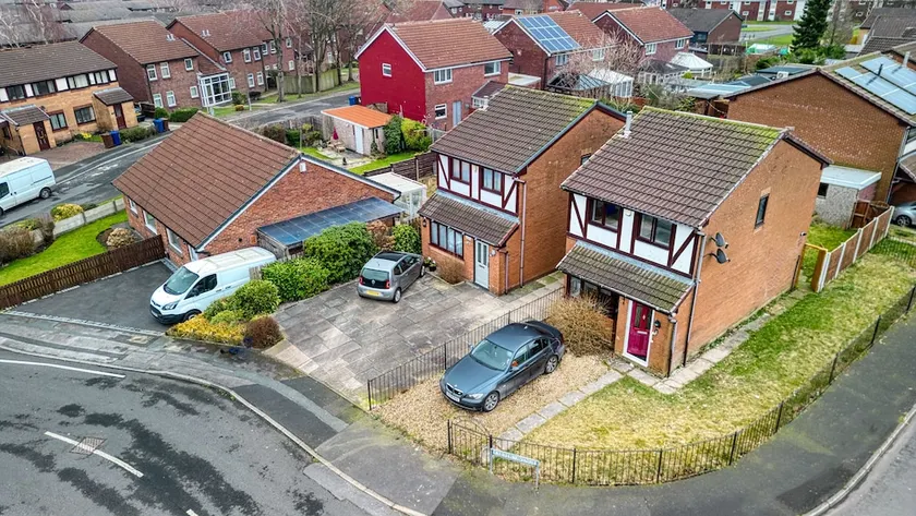 Lovely 3-bed Cosy House in Greater Manchester - Image 1