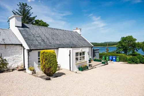 Traditional Cottage with Private Hot Tub in the Heart of Donegal - Image 1