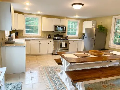 1860's Colonial House Near Downtown and Beaches! - Image 1