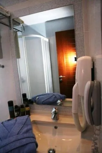 Omiros Luxury Hotel - Image 1