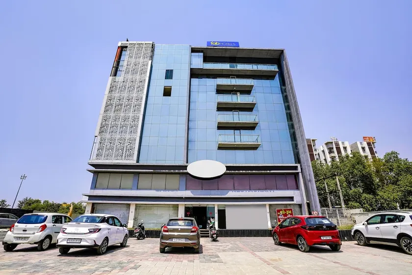 FabHotel Kingsway - Image 1
