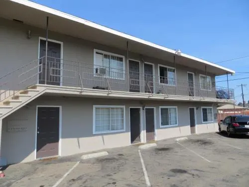 King's Lodge Motel - Image 1
