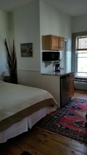 The Winslow Bed and Breakfast - Image 1
