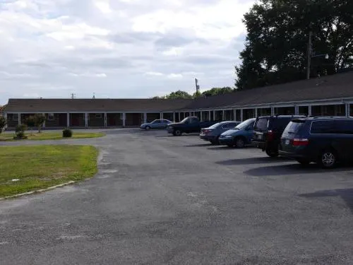 Budget Inn - Image 1