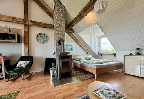 Hof Vierzehnender im Hohen Venn - 70qm Fachwerk-Studio - grosses Wohn-Schlafzimmer mit Dachterrasse und Kaminofen - separate Küche - perfekt für Paare - Monschau - Eifel - Hunde willkommen - Islandpferde - Image 1