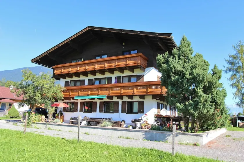 Spacious Apartment near Ski Trail in Maishofen - Image 1