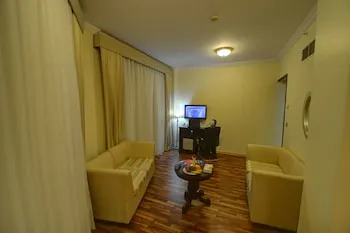 Almadinah Manazeli Hotel - Image 1