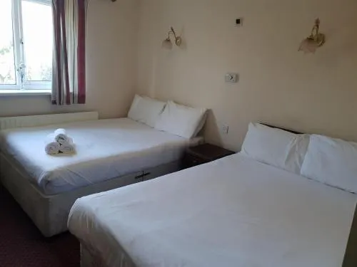 Three Saints Hotel - Image 1