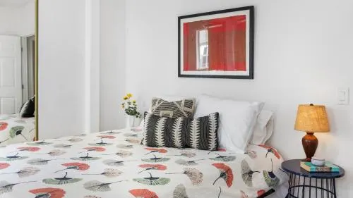 4BR Bungalow in Echo Park - Image 1