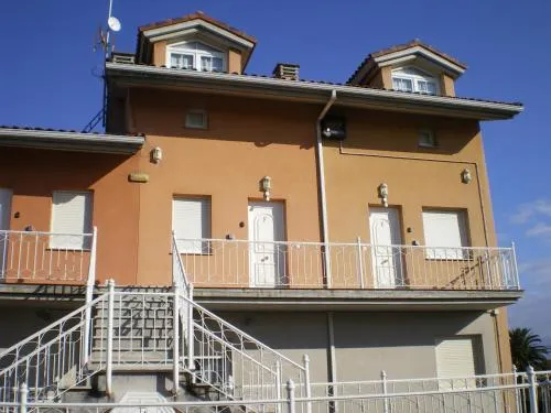 Apartamentos Bañugues - Image 1