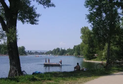ZENTRUMNAH direkt an UBAHN bei UN-VIC und am BADESTRAND - Image 1