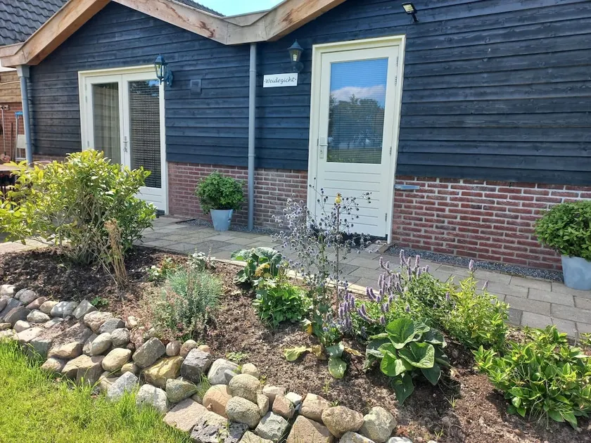 Comfortable holiday home with garden - Image 1