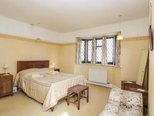 Wroxton House - Image 1