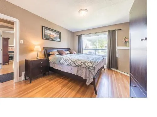 Holiday Home 4 Street - Image 1