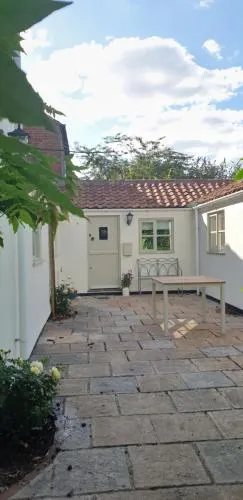 The Nest at Bramble Cottage Lacock - Image 1
