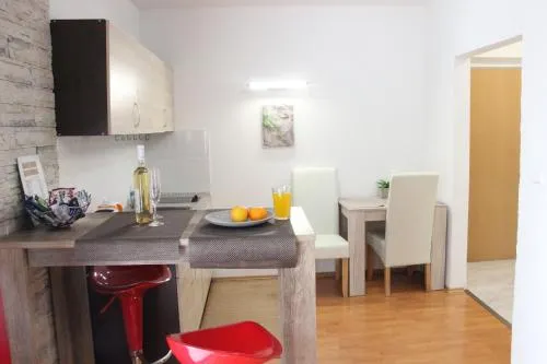 Apartmán se zahrádkou v krásné čtvrti Berouna - Image 1