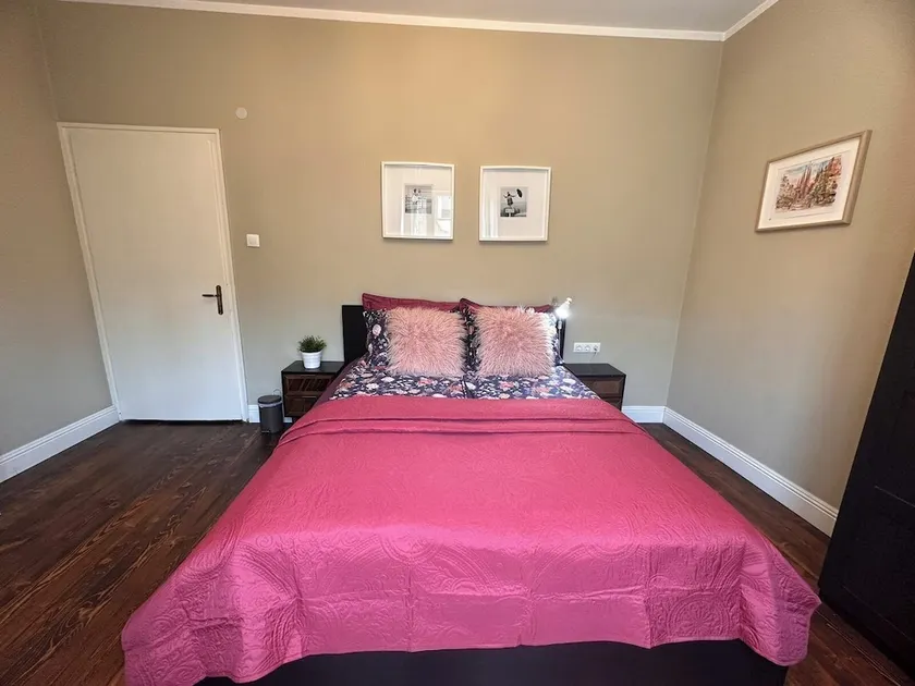 Top Center Artistic Apartment - Image 1