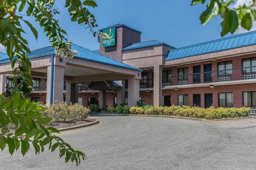 Holiday Inn Express Calera (I-65 Exit 231) - Image 1