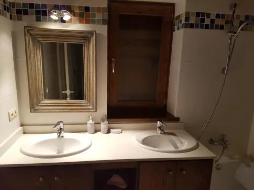 Casa en Alp con zona jardin privado y zona comunitaria - Image 1