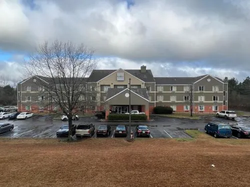 Budgetel Inns & Suites - Image 1