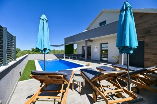Luxurious Villa Natali - Image 1