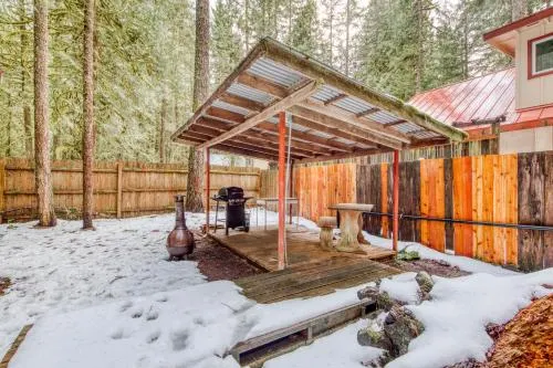 Old Smokey Cabin - Image 1