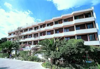 Hotel Parco Degli Aranci - Image 1
