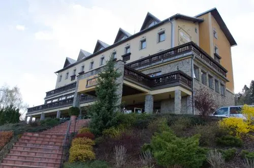 Husarik Hotel - Image 1