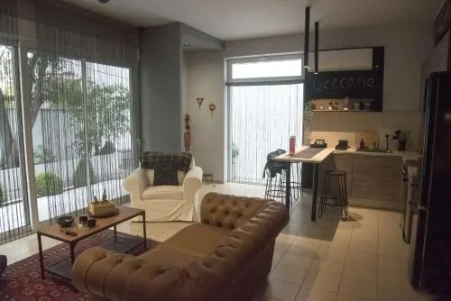 Friends Luxury Apartment In Marousi - Image 1
