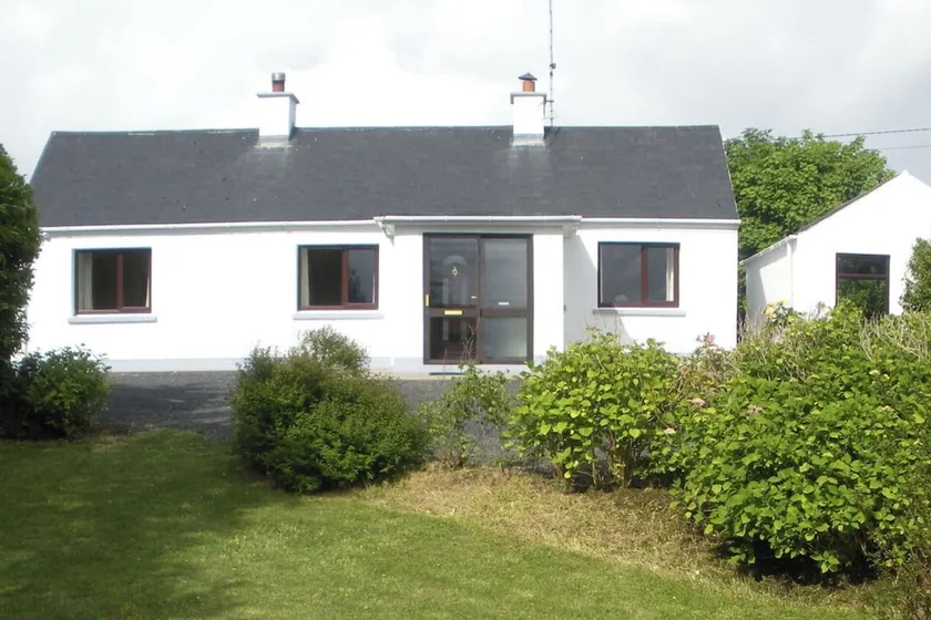 Beautiful 3-bed House in Knock - Image 1