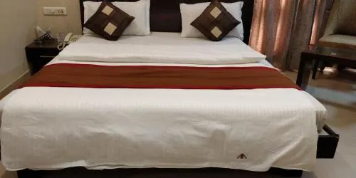 Hotel Apna Avenue - Image 1