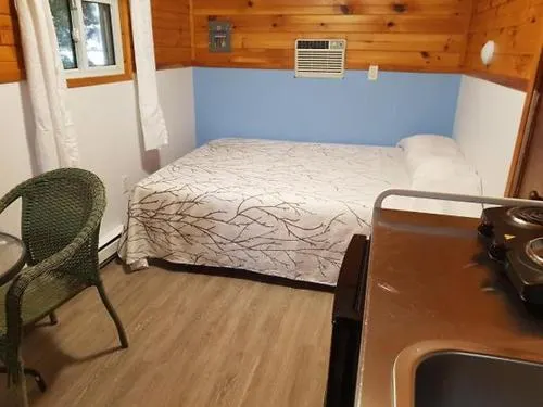 Kincardine Guest Cottage Motel - Image 1